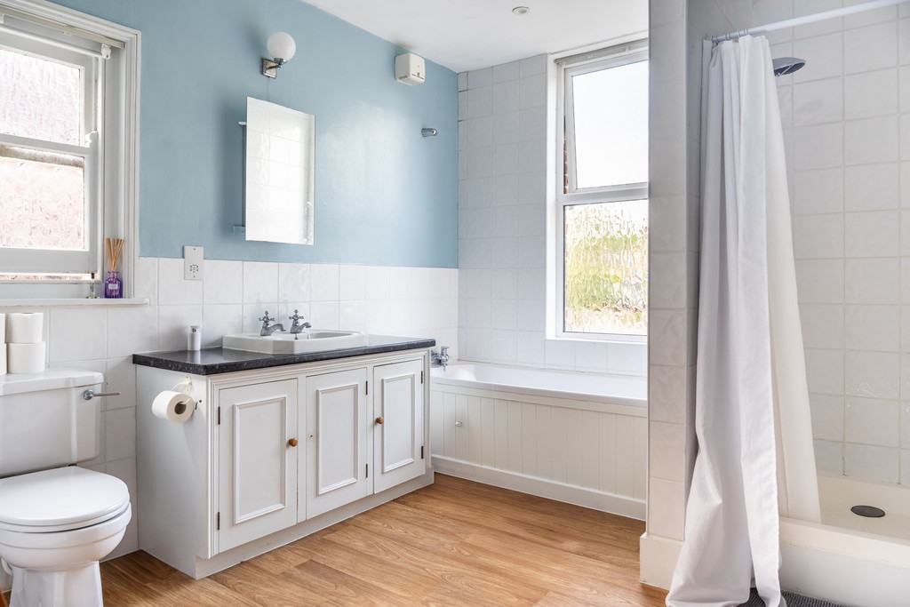 5 bed terraced house for sale in Devonshire Road, Horsham  - Property Image 8