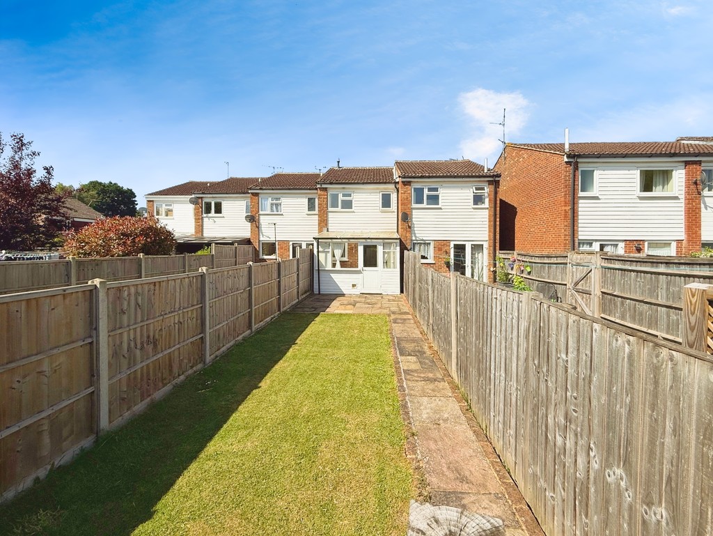 2 bed terraced house for sale in Bearsden Way, Horsham  - Property Image 9