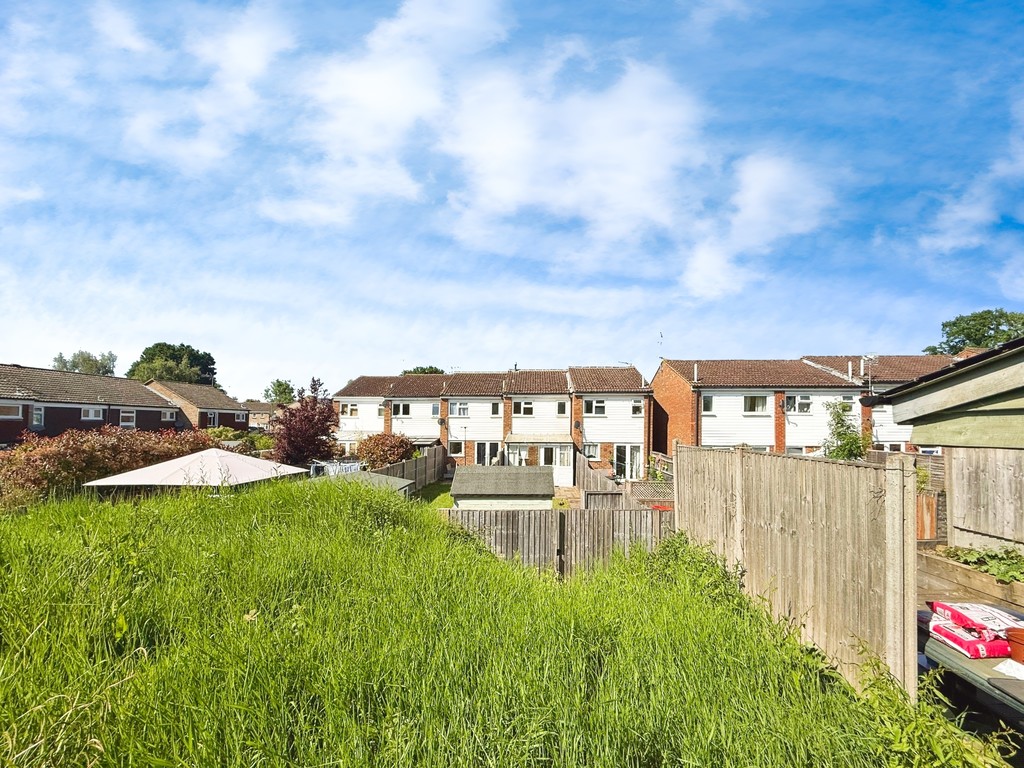 2 bed terraced house for sale in Bearsden Way, Horsham  - Property Image 8