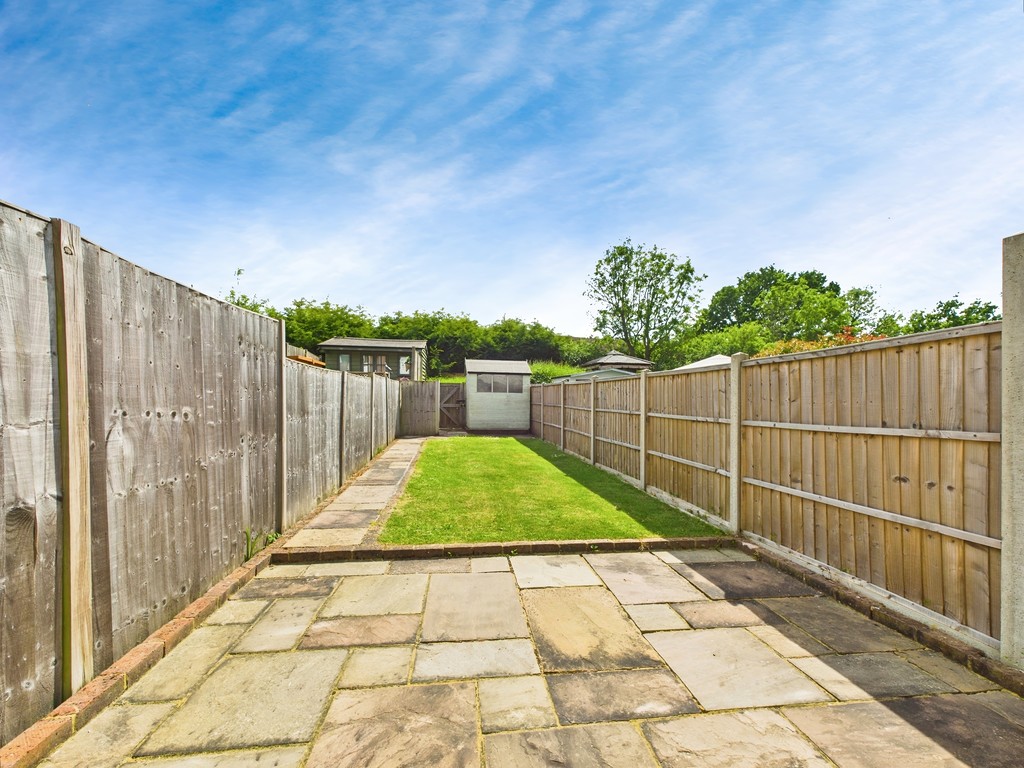 2 bed terraced house for sale in Bearsden Way, Horsham  - Property Image 10