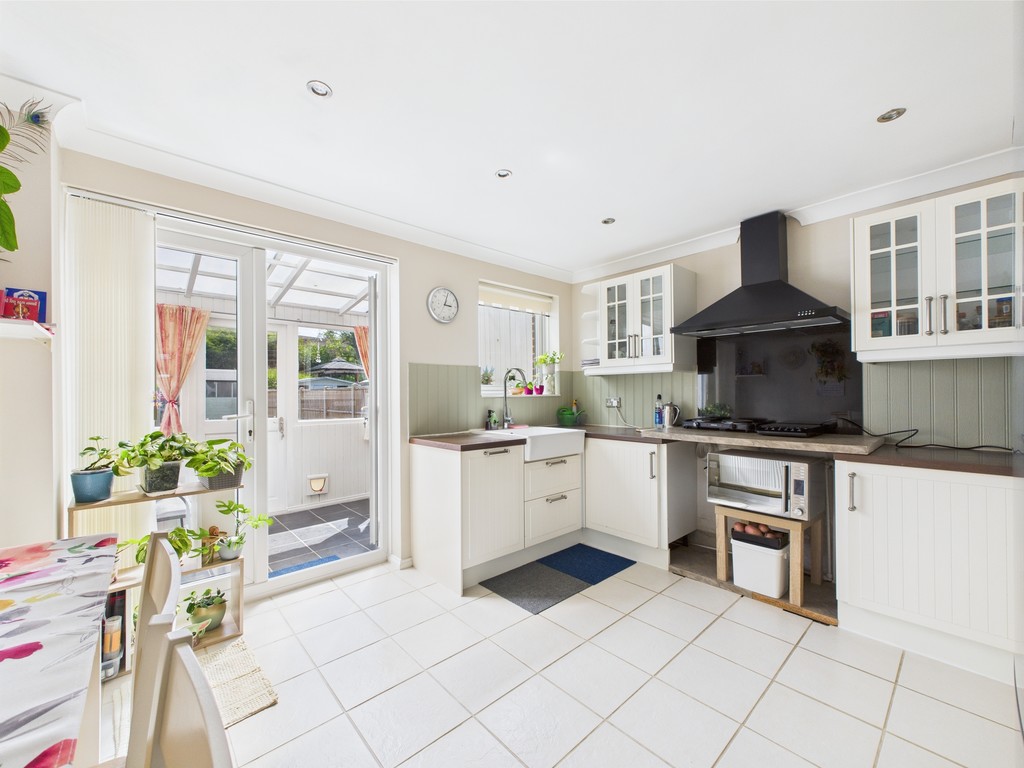 2 bed terraced house for sale in Bearsden Way, Horsham  - Property Image 11