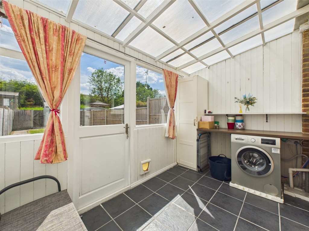 2 bed terraced house for sale in Bearsden Way, Horsham  - Property Image 7