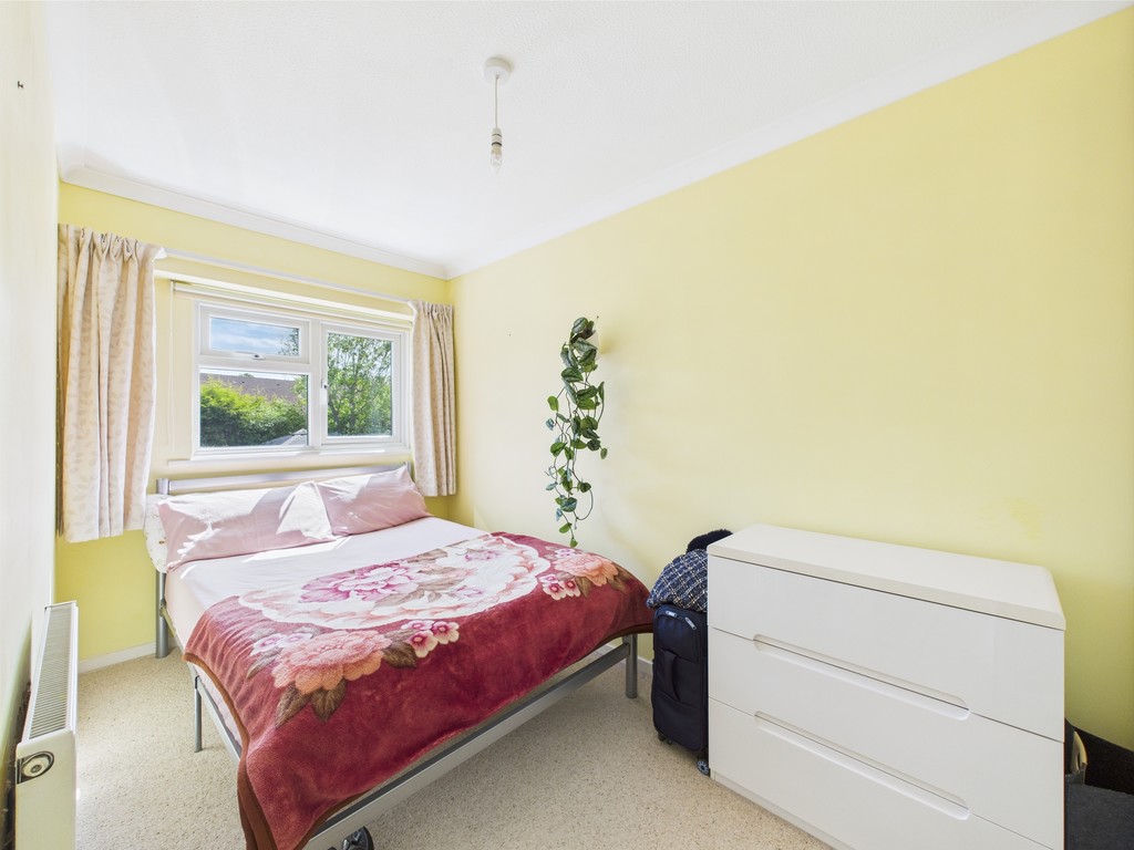 2 bed terraced house for sale in Bearsden Way, Horsham  - Property Image 5