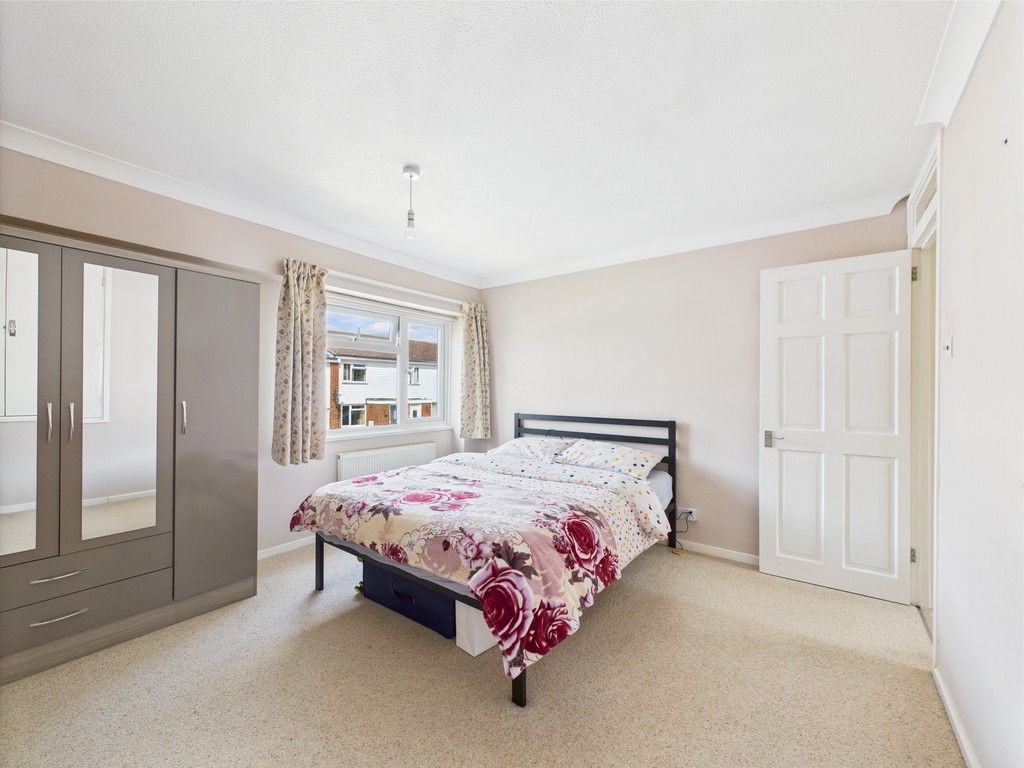 2 bed terraced house for sale in Bearsden Way, Horsham  - Property Image 4