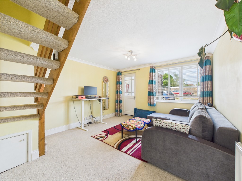 2 bed terraced house for sale in Bearsden Way, Horsham  - Property Image 2