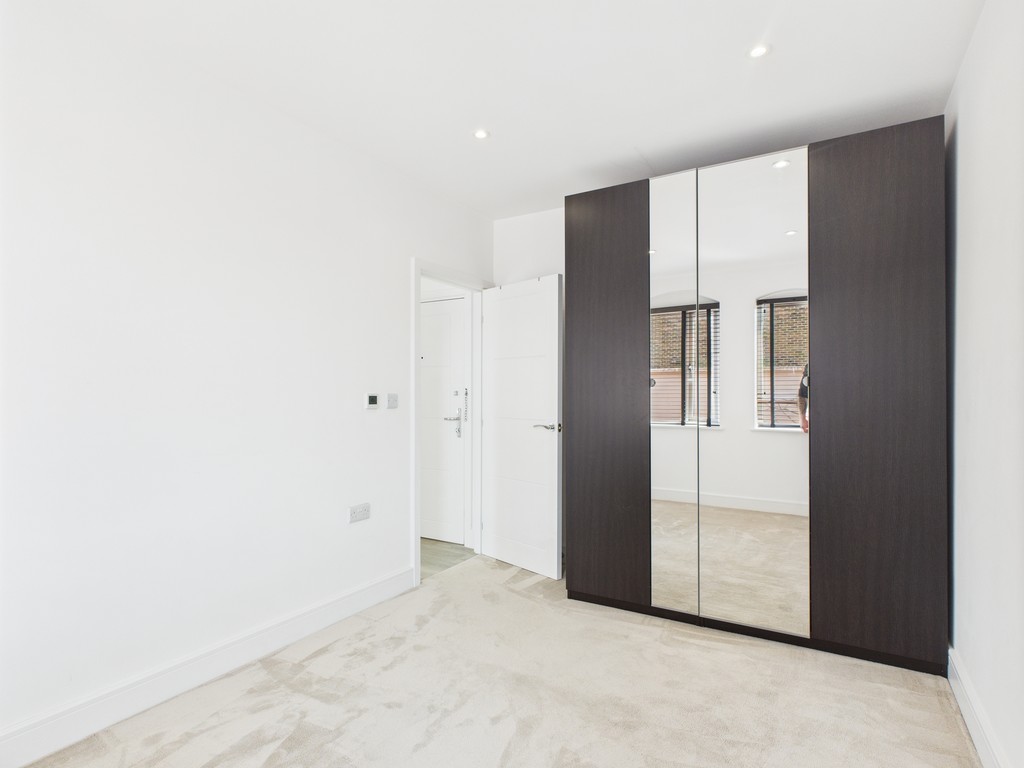 1 bed apartment for sale in Holmes Park , North Street, Horsham  - Property Image 5