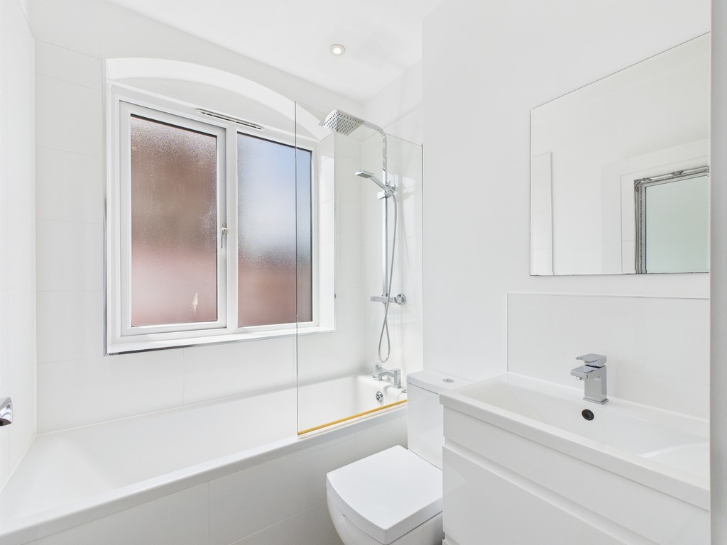 1 bed apartment for sale in Holmes Park , North Street, Horsham  - Property Image 6