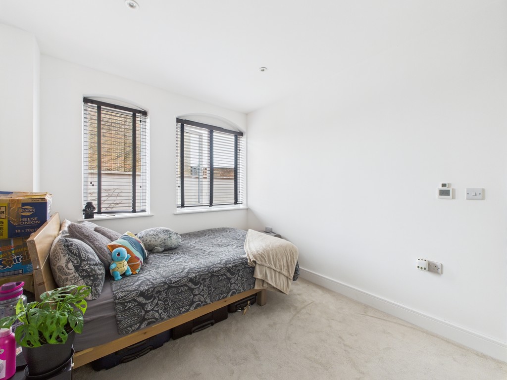 1 bed apartment for sale in Holmes Park , North Street, Horsham  - Property Image 6