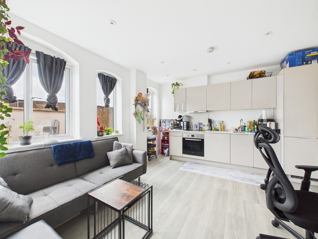1 bed apartment for sale in Holmes Park , North Street, Horsham  - Property Image 3