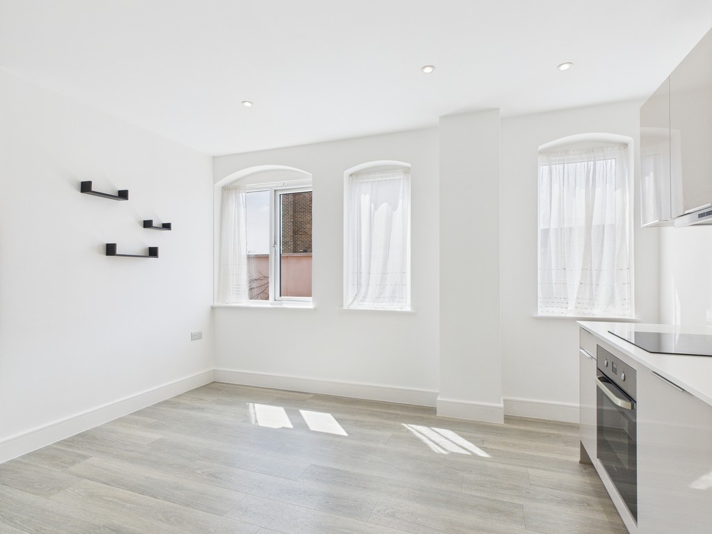 1 bed apartment for sale in Holmes Park , North Street, Horsham  - Property Image 3