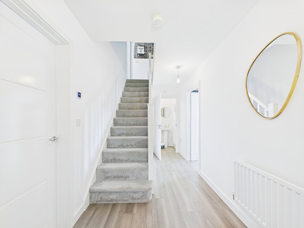 3 bed semi-detached house for sale in Pasteur Avenue, Faygate  - Property Image 5