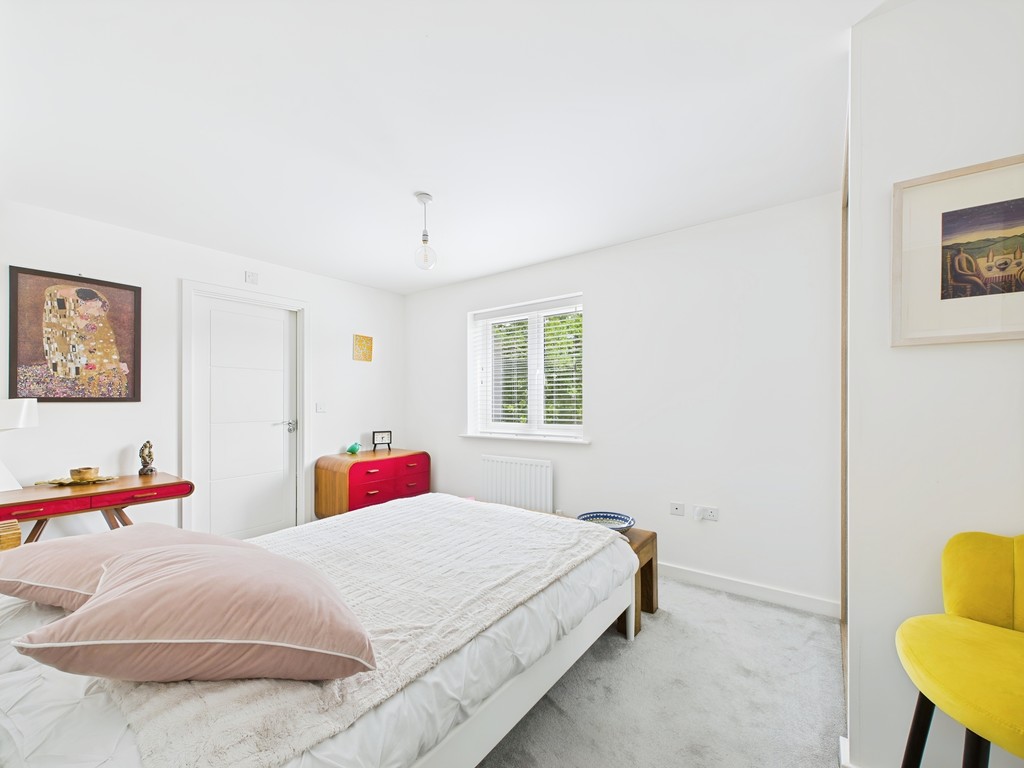 3 bed semi-detached house for sale in Pasteur Avenue, Faygate  - Property Image 6