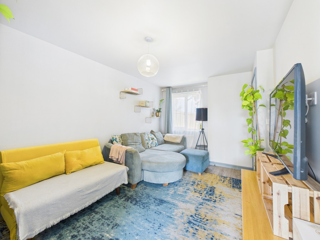 2 bed semi-detached house for sale in Rhodes Way, Billingshurst  - Property Image 2