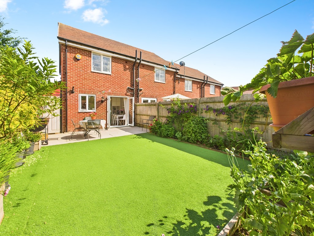 2 bed semi-detached house for sale in Rhodes Way, Billingshurst  - Property Image 8