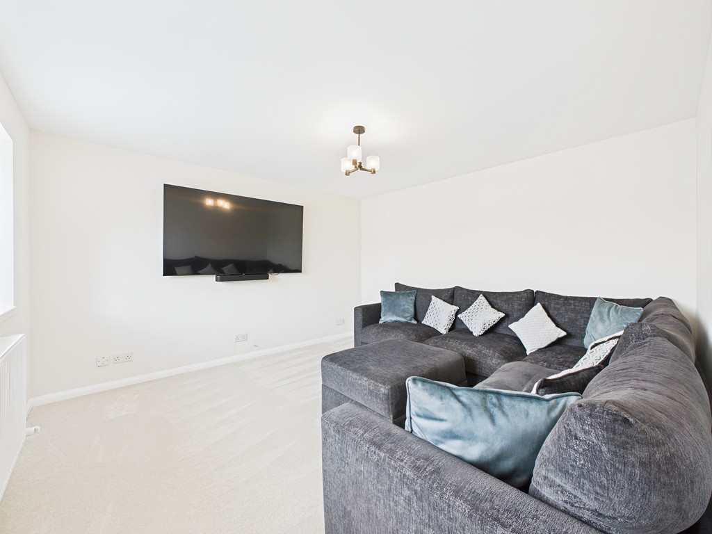 4 bed link detached house for sale in Chennells Way, Horsham  - Property Image 11