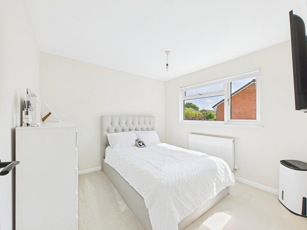 4 bed link detached house for sale in Chennells Way, Horsham  - Property Image 5