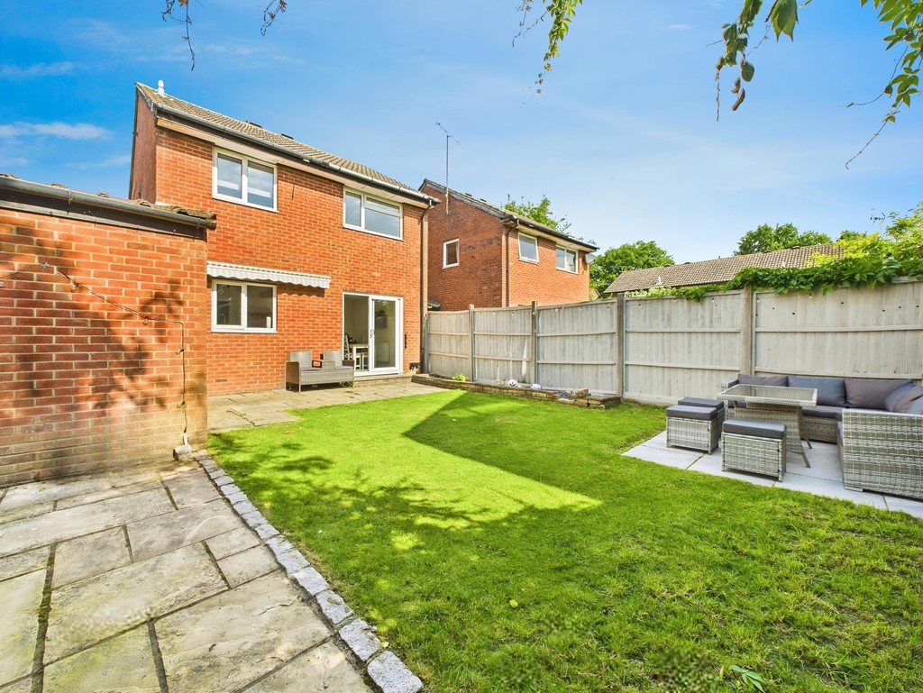 4 bed link detached house for sale in Chennells Way, Horsham  - Property Image 7
