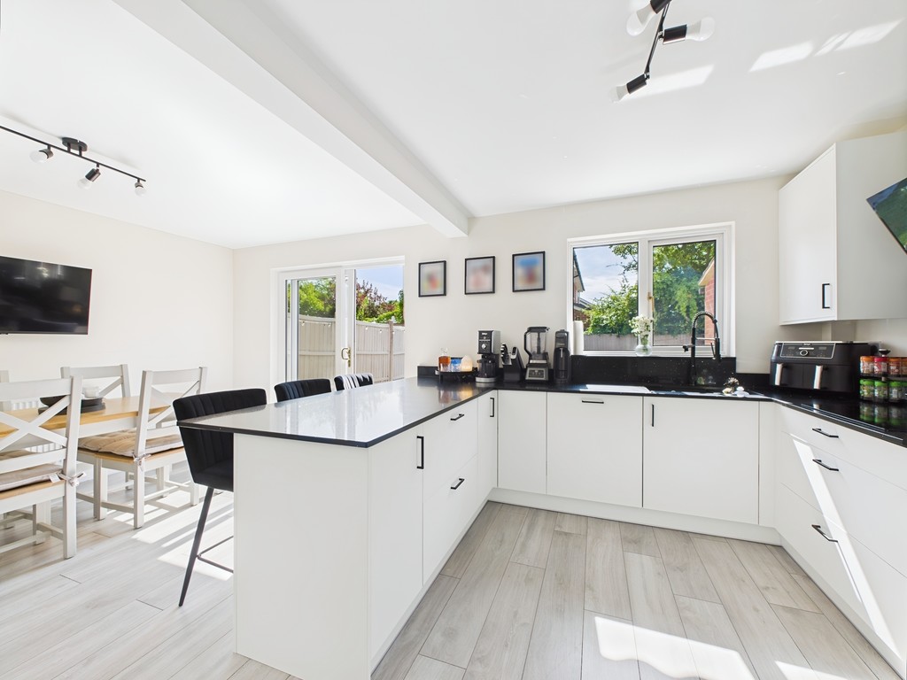 4 bed link detached house for sale in Chennells Way, Horsham  - Property Image 12