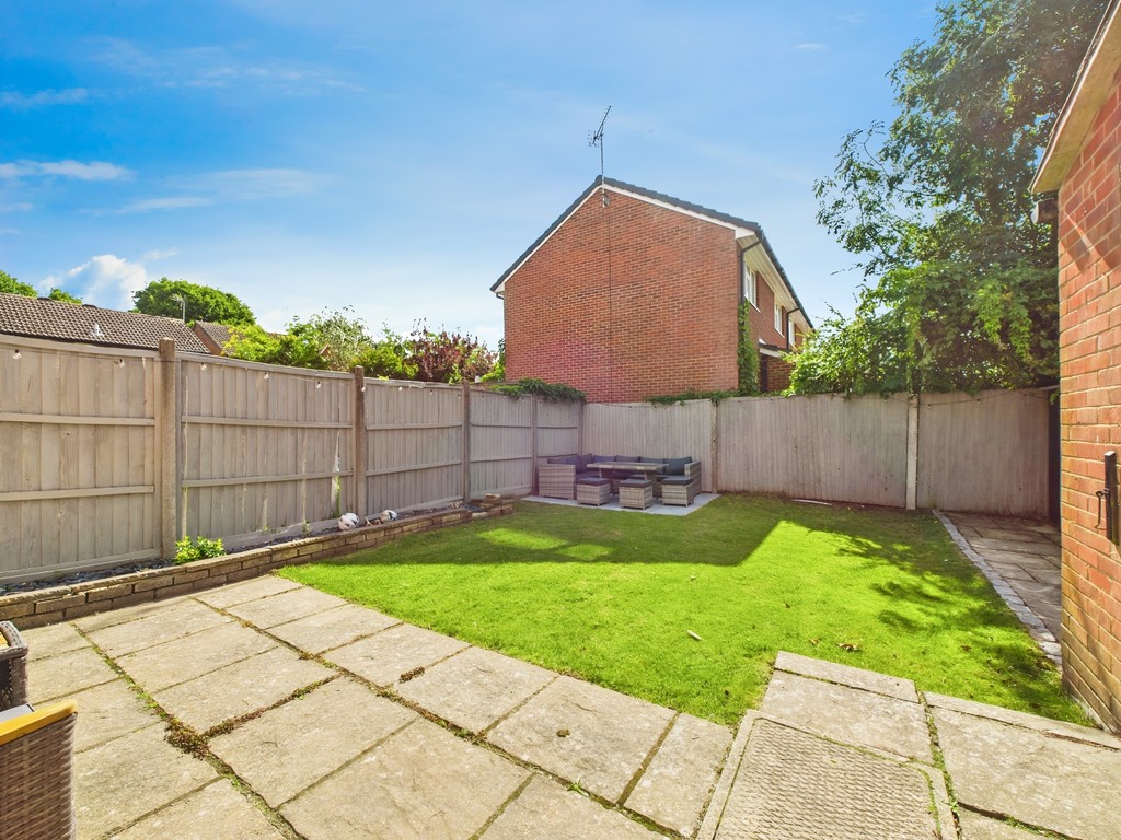 4 bed link detached house for sale in Chennells Way, Horsham  - Property Image 10