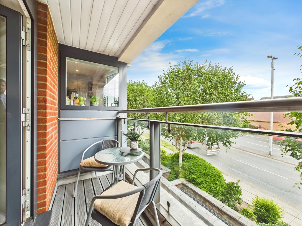 2 bed apartment for sale in Kings Gate, Horsham  - Property Image 17