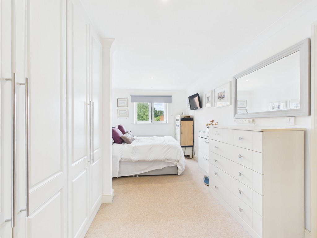 2 bed apartment for sale in Kings Gate, Horsham  - Property Image 8