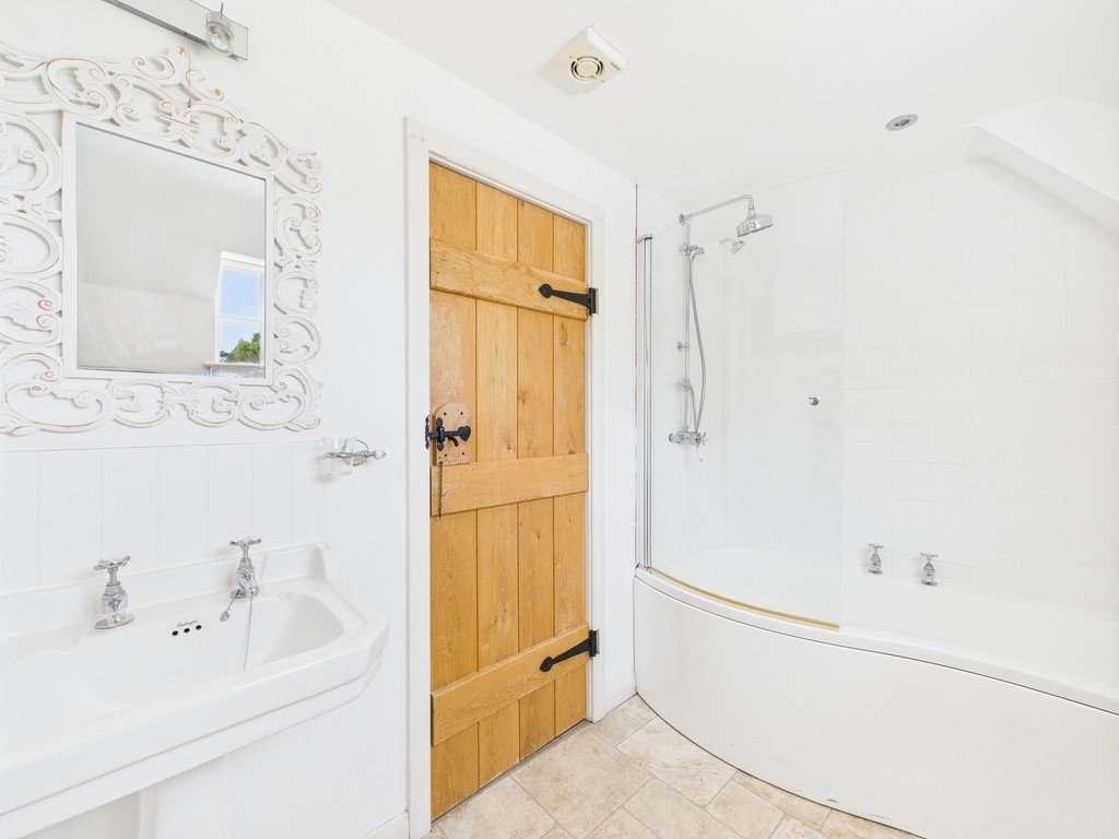 2 bed barn conversion to rent in Ghyll Cottage, Rusper  - Property Image 12