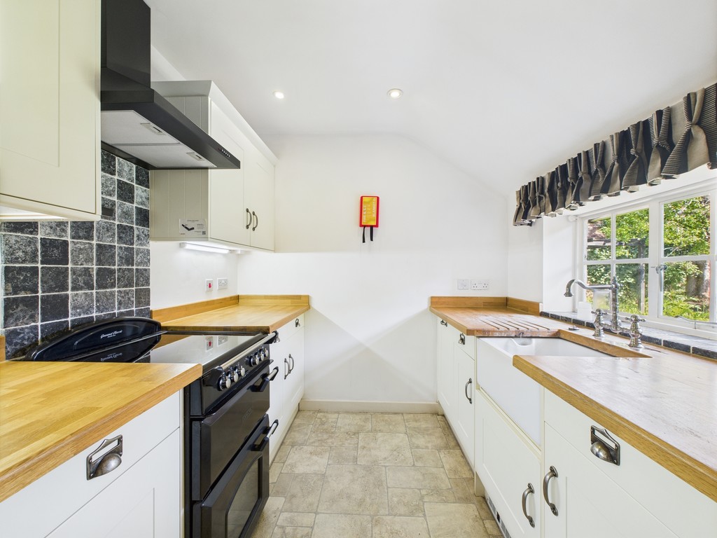 2 bed barn conversion to rent in Ghyll Cottage, Rusper  - Property Image 6