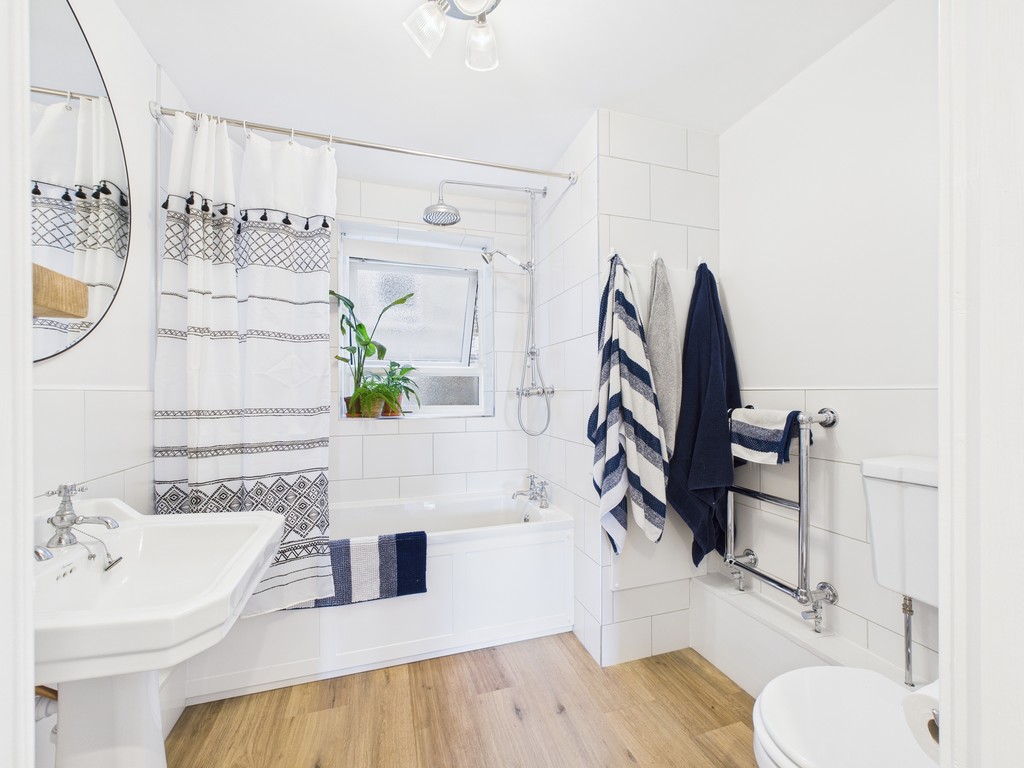 2 bed apartment for sale in Ayshe Court Drive, Horsham  - Property Image 6