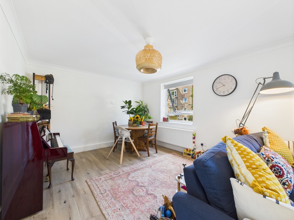 2 bed apartment for sale in Ayshe Court Drive, Horsham  - Property Image 9