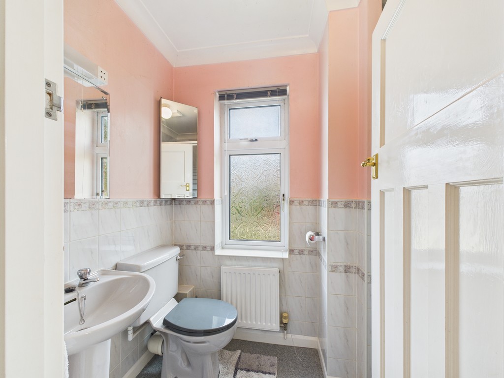 6 bed detached house for sale in Hillside, Horsham  - Property Image 15