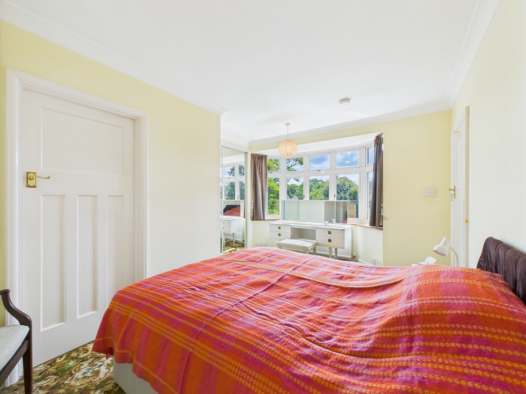 6 bed detached house for sale in Hillside, Horsham  - Property Image 4
