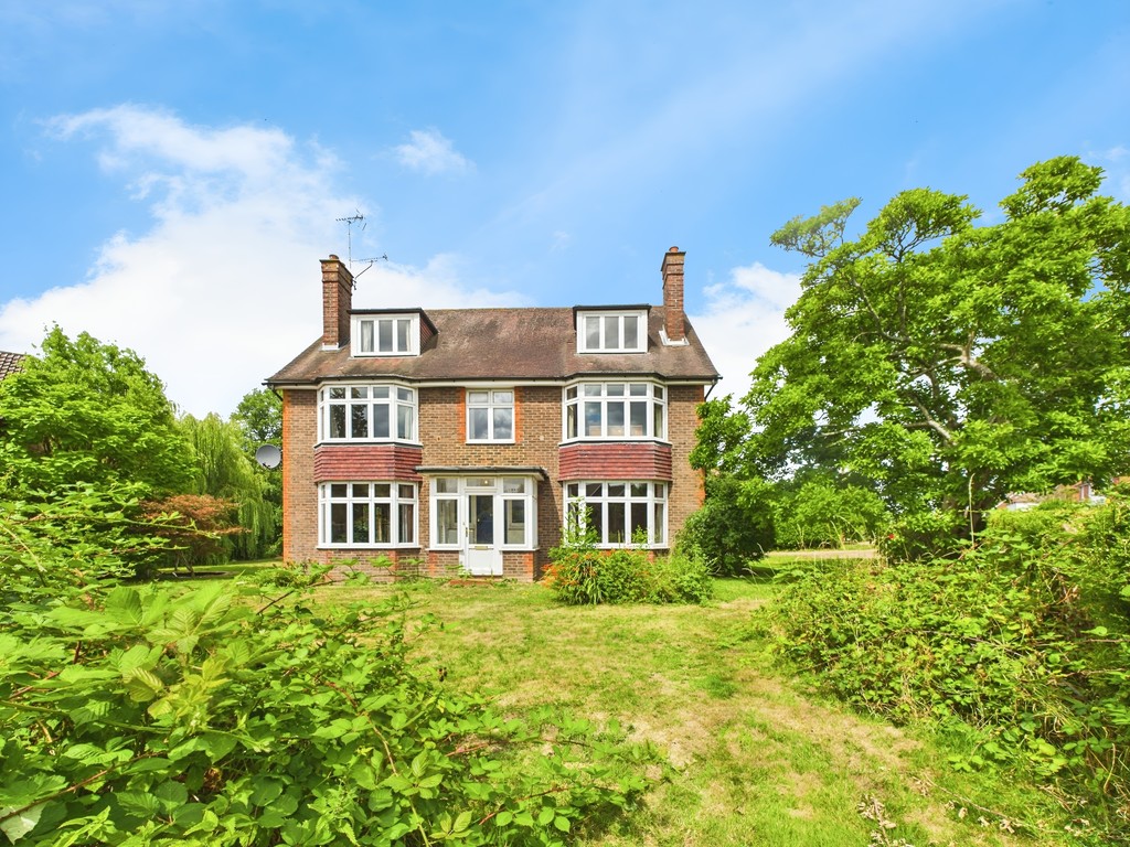 6 bed detached house for sale in Hillside, Horsham