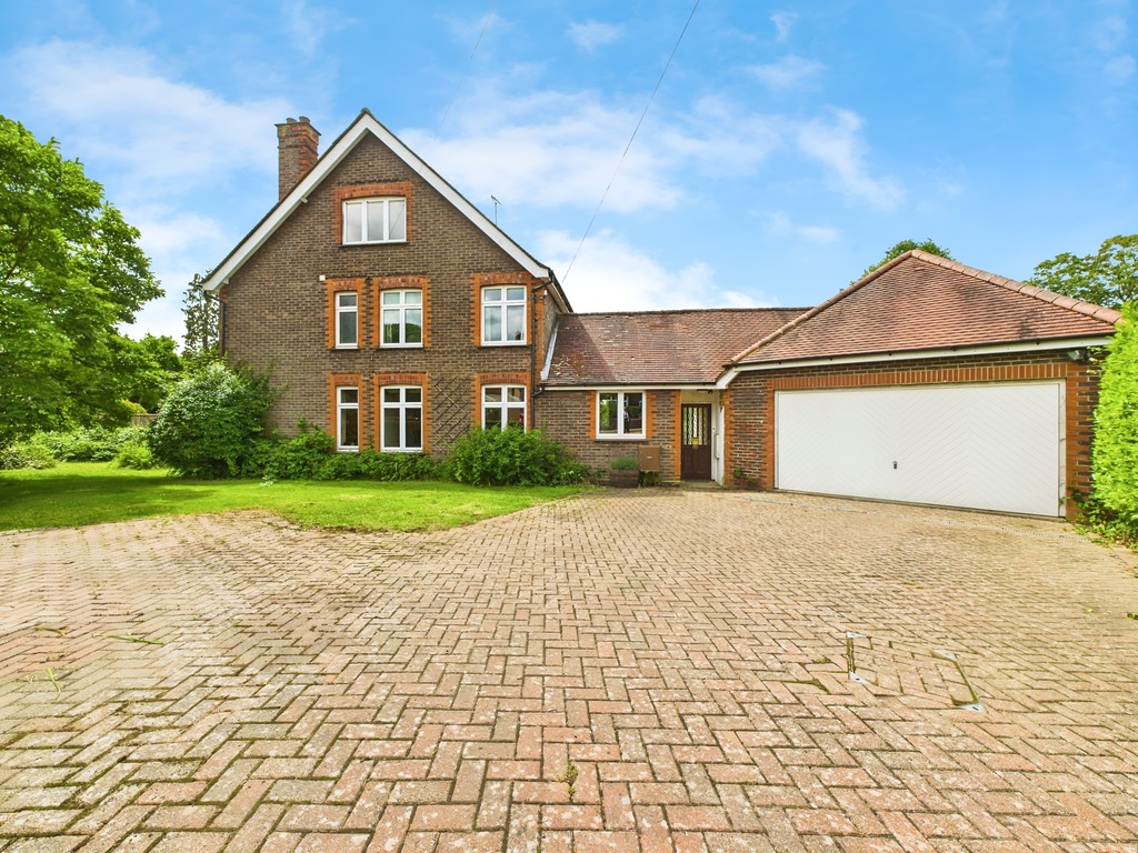 6 bed detached house for sale in Hillside, Horsham  - Property Image 9