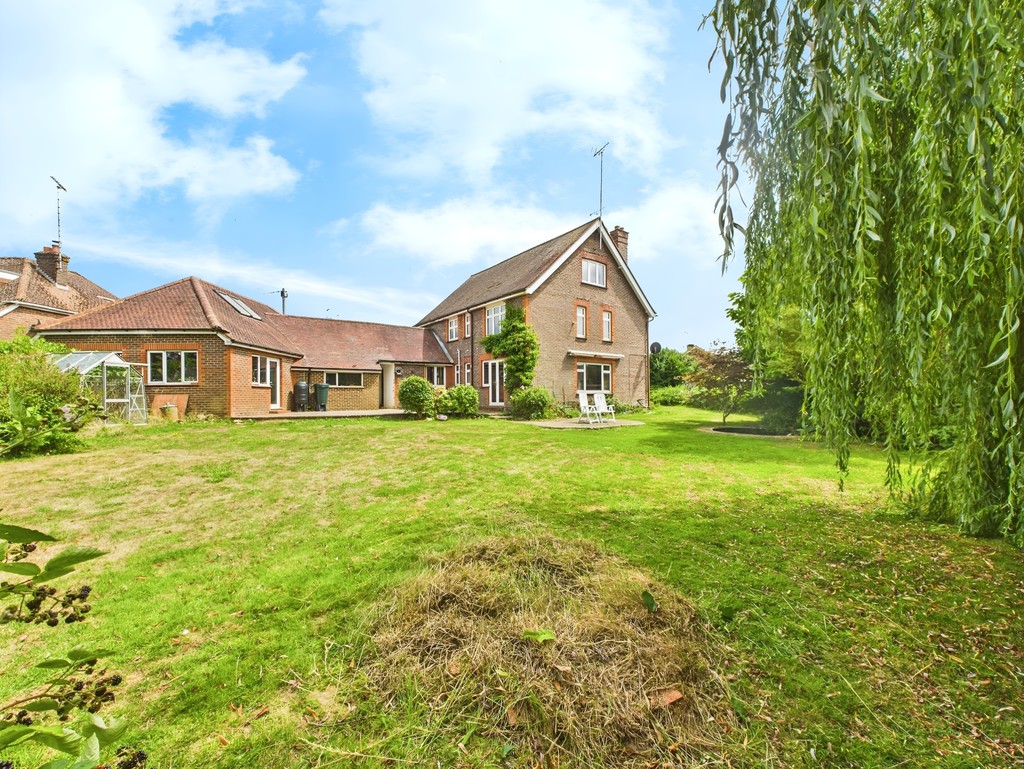 6 bed detached house for sale in Hillside, Horsham  - Property Image 19