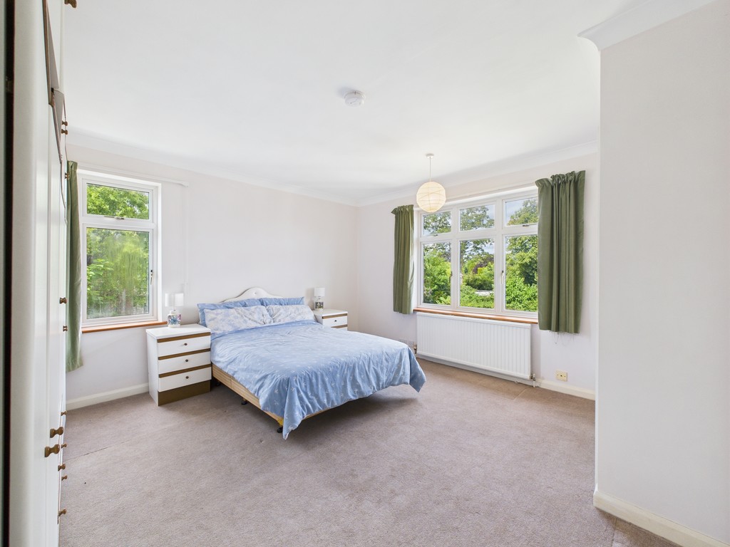 6 bed detached house for sale in Hillside, Horsham  - Property Image 5