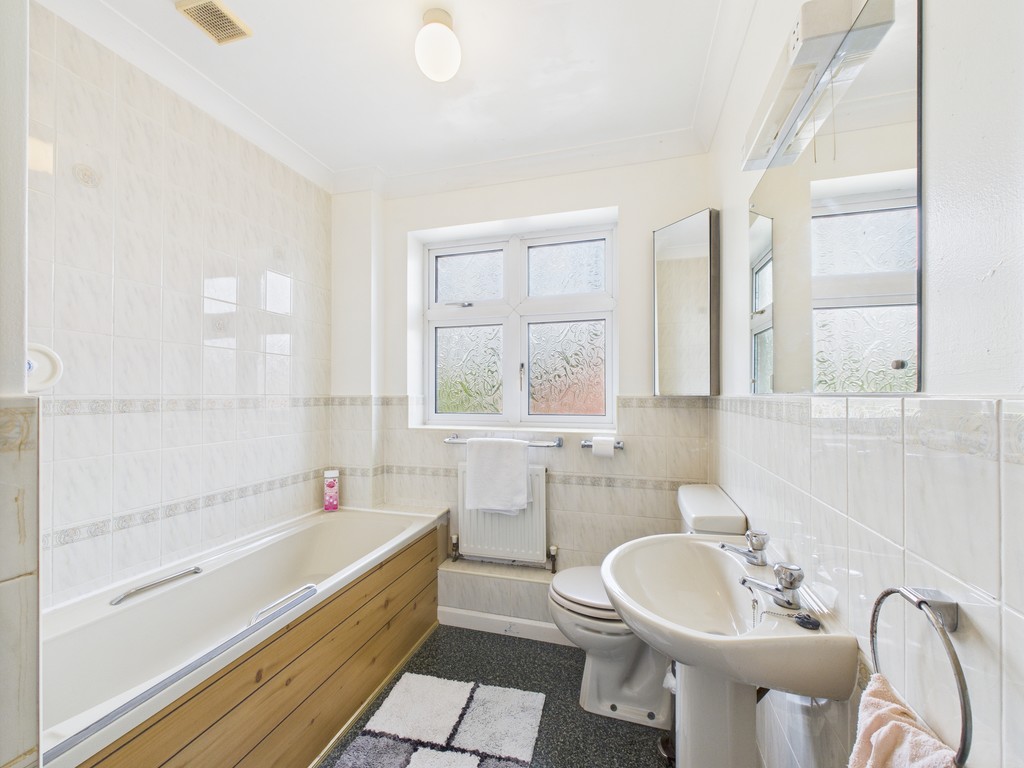 6 bed detached house for sale in Hillside, Horsham  - Property Image 6