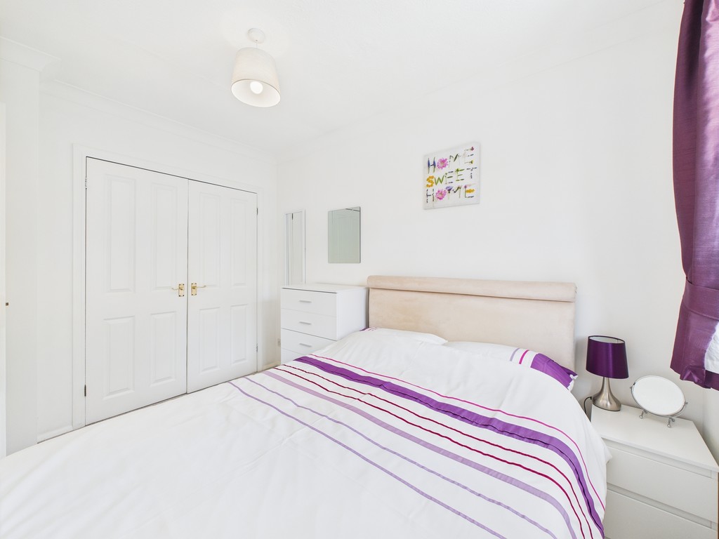 2 bed end of terrace house for sale in Park Farm Close, Horsham  - Property Image 14