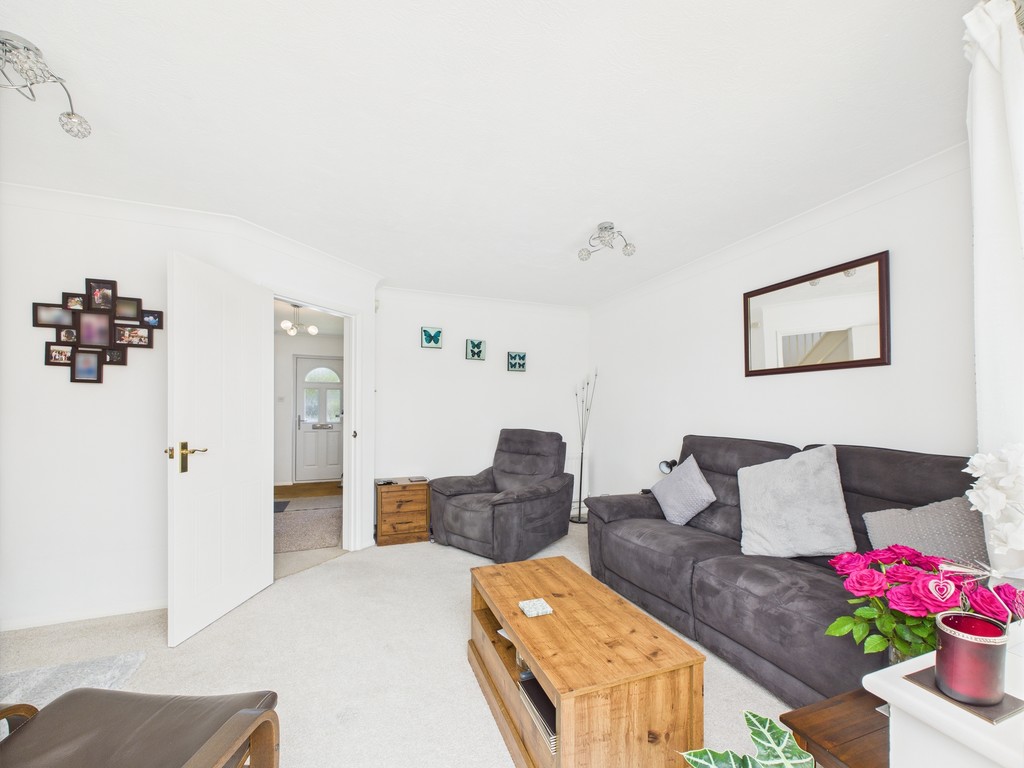 2 bed end of terrace house for sale in Park Farm Close, Horsham  - Property Image 12