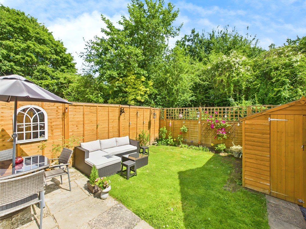 2 bed end of terrace house for sale in Park Farm Close, Horsham  - Property Image 16