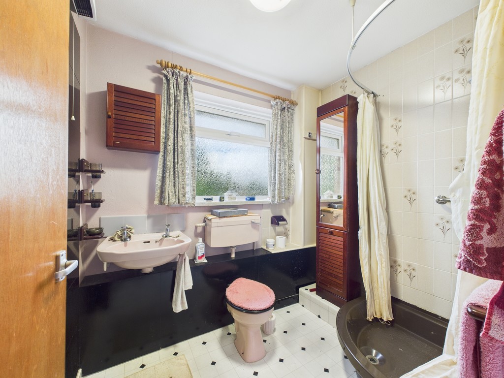 3 bed semi-detached house for sale in Greenfields Road, Horsham - Property Image 7