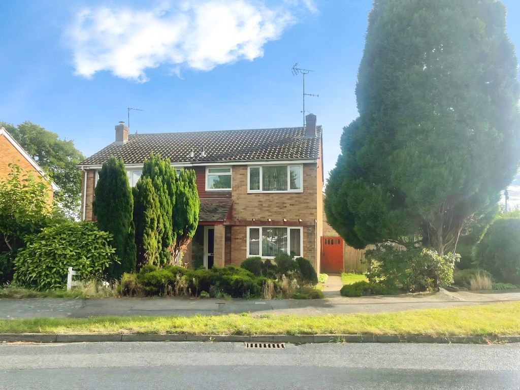 3 bed semi-detached house for sale in Greenfields Road, Horsham - Property Image 11