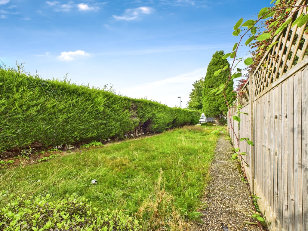 3 bed semi-detached house for sale in Greenfields Road, Horsham - Property Image 8