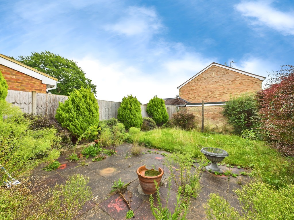 3 bed semi-detached house for sale in Greenfields Road, Horsham - Property Image 10