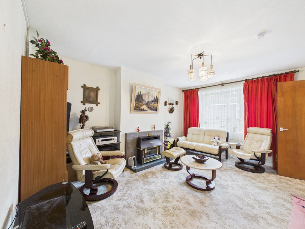 3 bed semi-detached house for sale in Greenfields Road, Horsham - Property Image 2