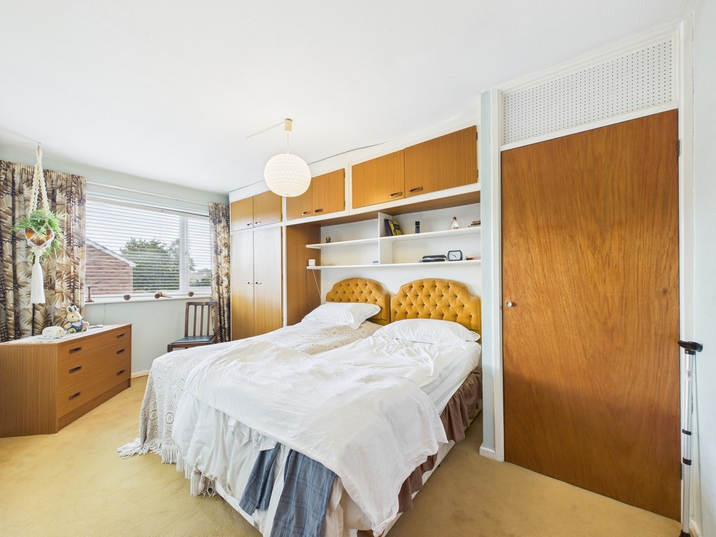 3 bed semi-detached house for sale in Greenfields Road, Horsham - Property Image 5