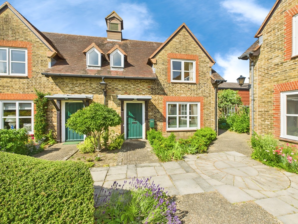 2 bed end of terrace house for sale in Bluecoat Pond, Christs Hospital