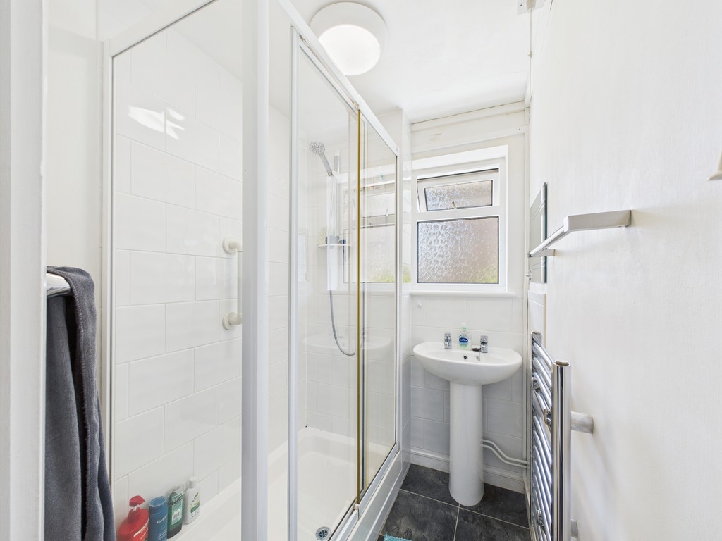 2 bed apartment for sale in North Parade, Horsham  - Property Image 6