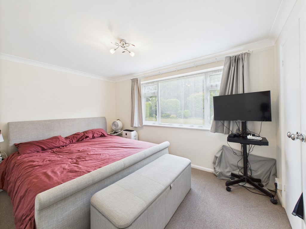 2 bed apartment for sale in North Parade, Horsham  - Property Image 4