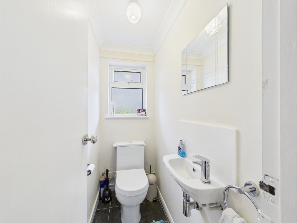 2 bed apartment for sale in North Parade, Horsham  - Property Image 7