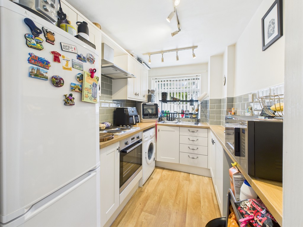 2 bed apartment for sale in North Parade, Horsham  - Property Image 3